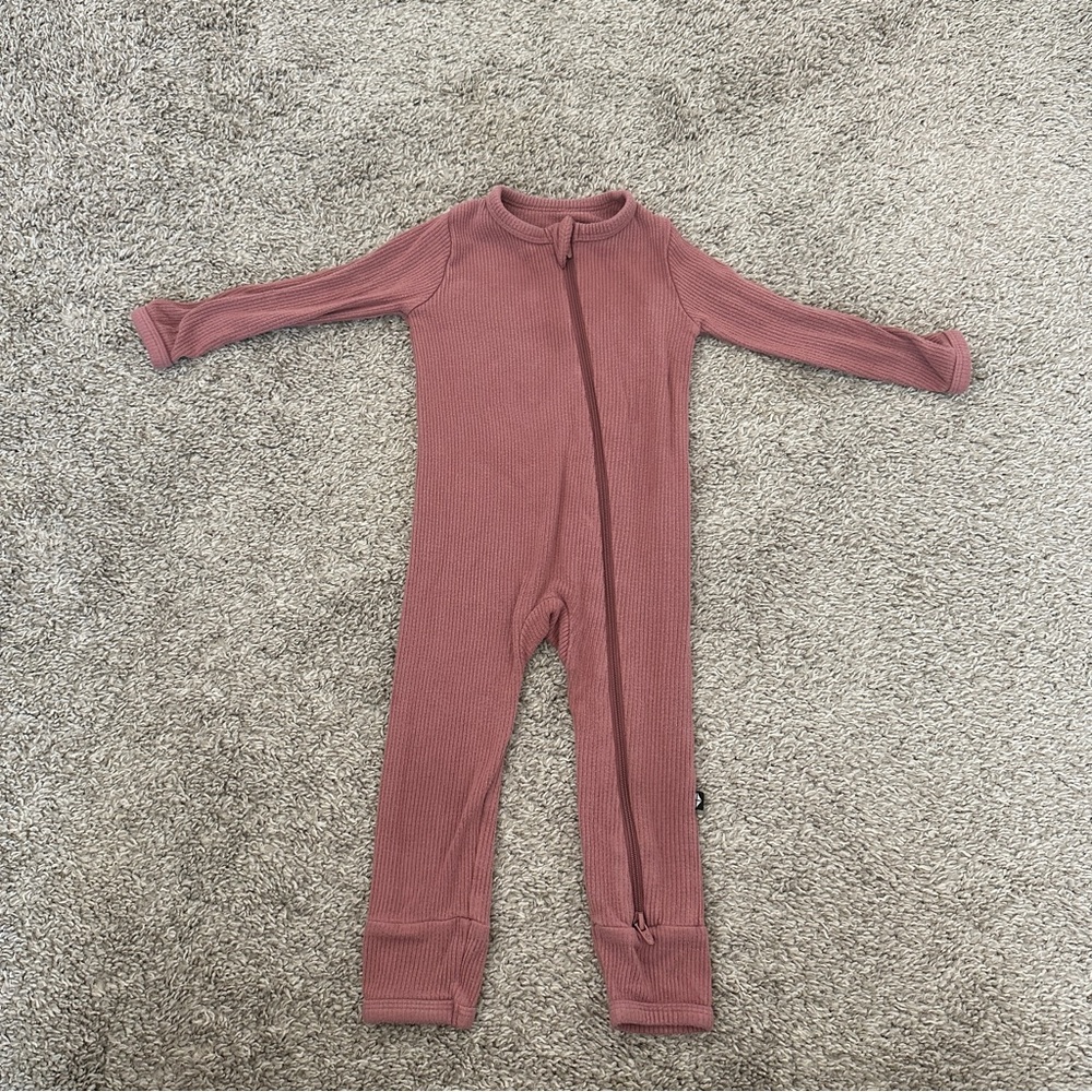 Kyte Baby Ribbed Zipper Romper in Dusty Rose